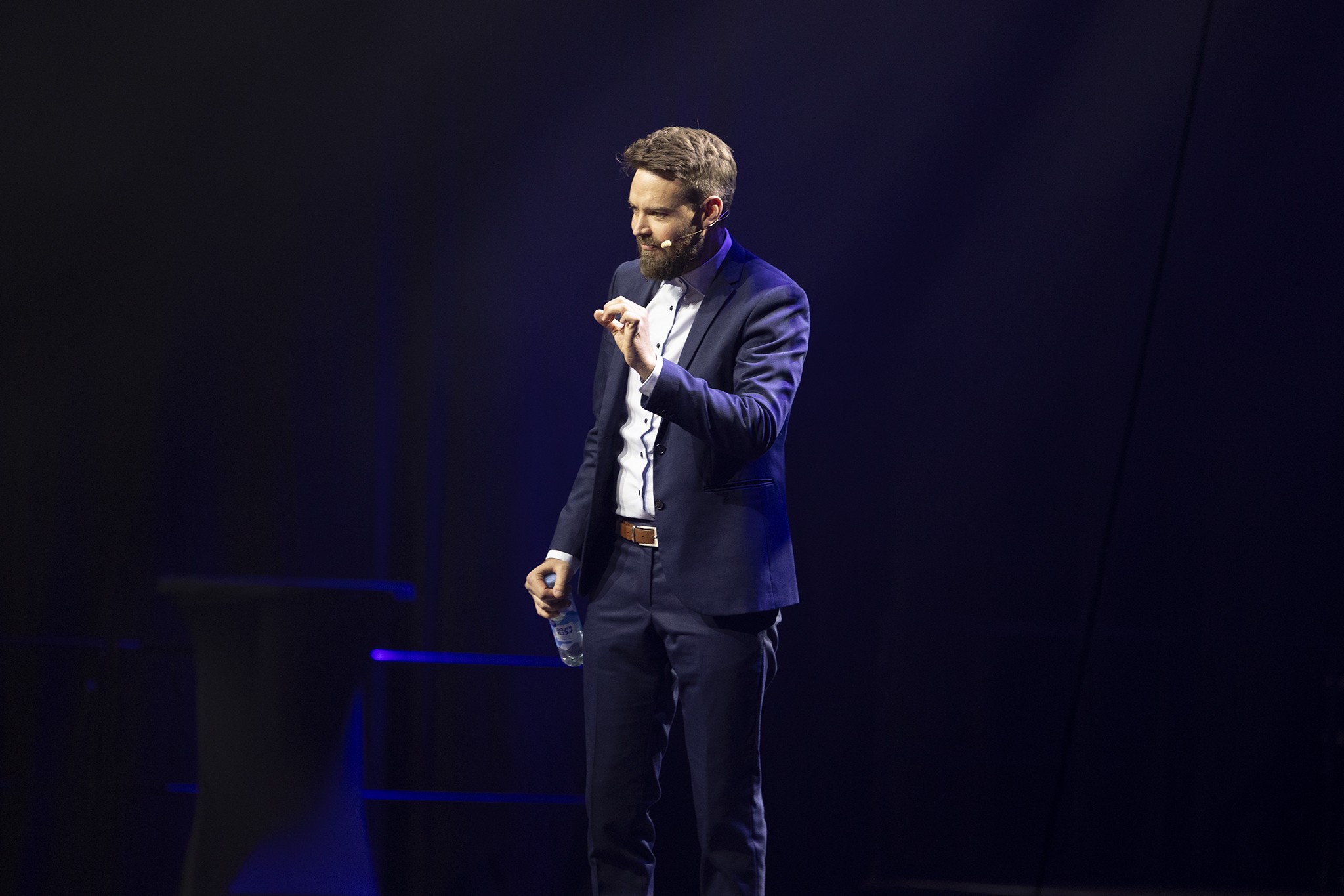 Mentalist Karsten Sørensen optræder med underholdning til firmafest